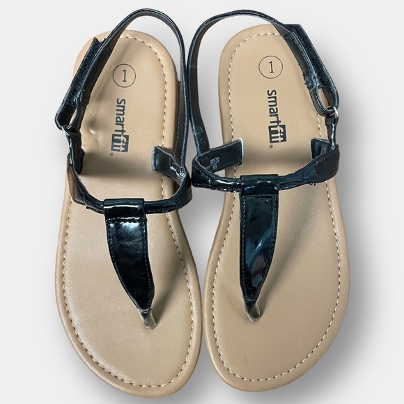 NEW Smart Fit T Strap Sandal Black Faux Patent Leather Girl's Size 1 - Picture 1 of 7